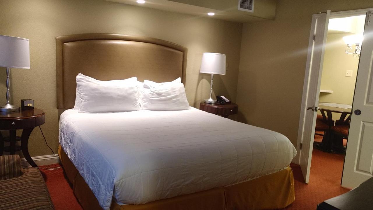 Suites At Jockey Club Las Vegas Exterior photo